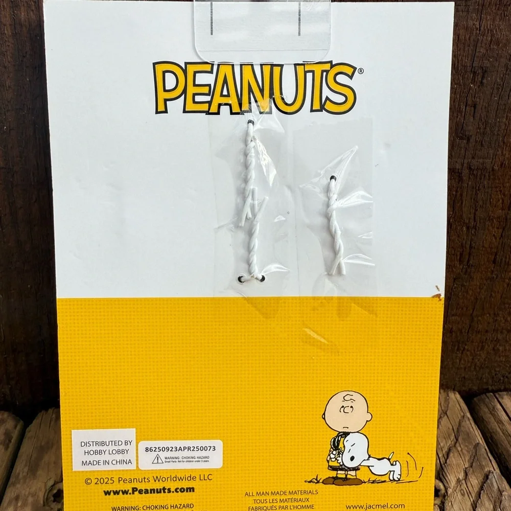 NWT! Peanuts Snoopy Dog and Woodstock Keychain Metal Adorable - Picture 2 of 2